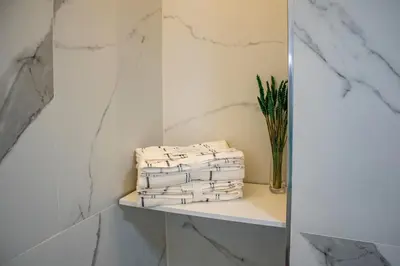 a shelf with books and a vase on it in a bathroom at Acogedor estudio en el Centro de Valencia in Valencia