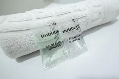 a roll of toilet paper next to a roll of towels at Imprenta Sorolla by Concept in Valencia