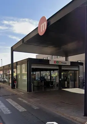 a building with a sign on the top of it at B2, Estudio independiente junto Aeropuerto Valencia in Manises