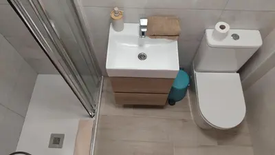 a bathroom with a white sink and a toilet at B2, Estudio independiente junto Aeropuerto Valencia in Manises