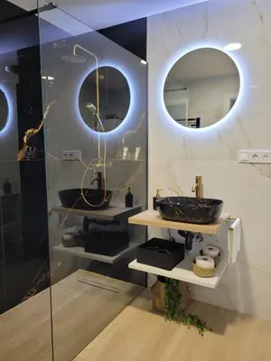 a bathroom with a sink and a mirror at Apartamento loft con encanto Suite Home Valencia in Valencia