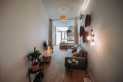 a living room with a couch and a tv at Apartamento junto a Ruzafa in Valencia
