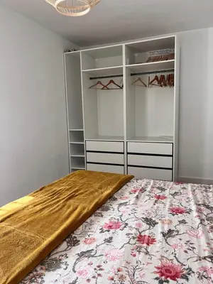 a bedroom with a bed with a floral bedspread at 1Apartamento con piscina 2 linea de playa con acc valencia in Puzol