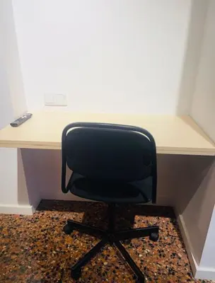 a black chair sitting at a desk in an office at Apartahotel Espai Verd Benimaclet in Valencia