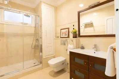 a bathroom with a shower and a toilet and a sink at Central Apartment Sleeps 6 Fast Wi-Fi 2 Bathrooms in Valencia
