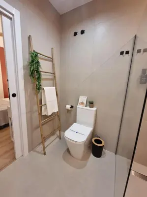 a bathroom with a toilet and a shower at SANCHEZ Y LASERNA STAYS Moderno Apartamento en Valencia in Valencia