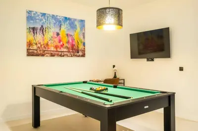 a pool table in a room with a painting at Flats nou Mestalla in Valencia