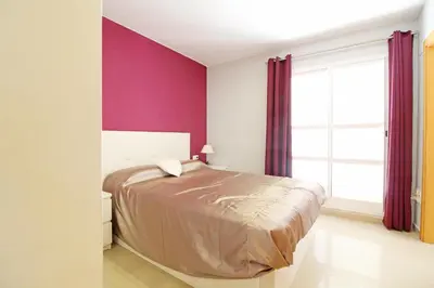 a bedroom with a bed and a book shelf at Global Vacacional, Moderno y práctico adosado en Puerto de Sagunto in Puerto de Sagunto