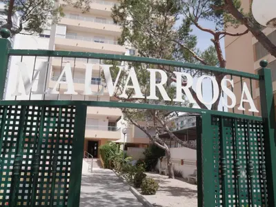 a gate to the entrance to the akira sarroc building at Malvarrosa, 8-54 in Cullera