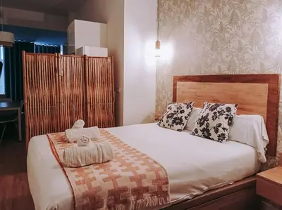 a bedroom with a large white bed with pillows at Nuevo y acogedor loft en Amistat in Valencia
