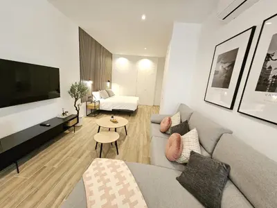a living room with a couch and a tv at HOB Las Ciencias II in Valencia