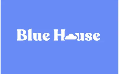 a blue house text with the words blue house at Blue House Valencia in Valencia