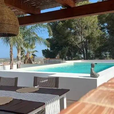 Villa con piscina en la montaña