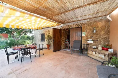 an outdoor patio with a table and chairs at Valencia Autentica, Casa Rural 