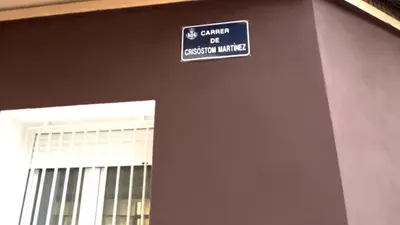 a street sign on the side of a building at Strategic Stay-Unlock Valencia's Best-Kept Secret in Valencia