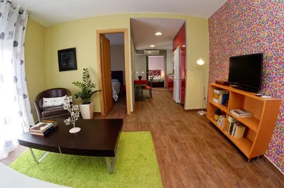 a living room with a table and a television at Apartamento Gutenberg in Valencia