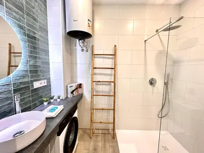 a bathroom with a sink and a shower at Lofts Casa Tropicana in Valencia