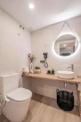 a bathroom with a toilet and a sink and a mirror at Suite Guillem Jáfer - Roig Arena in Valencia