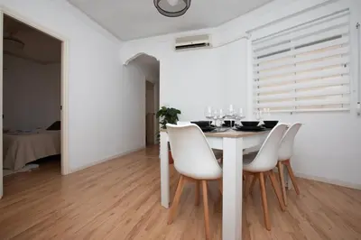 a white dining room with a white table and chairs at Lujoso Apartamento en Valencia 3 Dormitorios con Parking in Paterna
