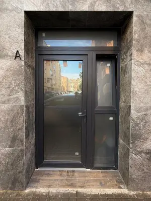 a black door with a reflection of a building at Urban Soul Studio in Valencia