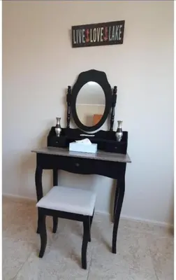 a dressing table with a mirror and a stool at DUPLEX COMPLETO 8 CAMAS La POBLA LLARGA in Puebla Larga