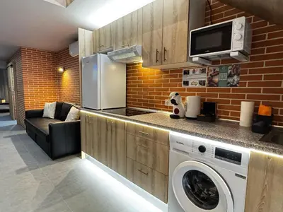 a kitchen with a washing machine and a microwave at Cruilles 13 in Valencia