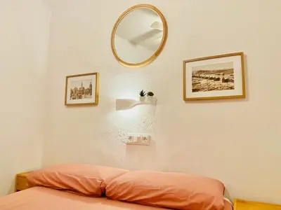 a bedroom with a bed and a mirror on the wall at Batflats-Palmeres Playa in Sueca