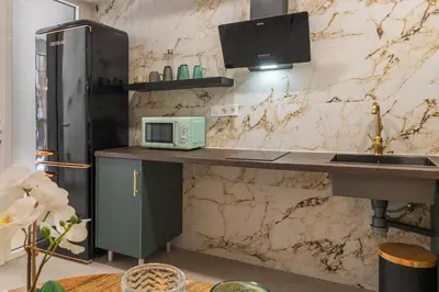 a kitchen with a counter with a microwave and a sink at AG7 Loft Valencia Espaciosos estudios con terraza cercanos al metro Zona Ayora in Valencia