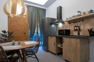 a kitchen with a table and a dining room at ESC - Loft Valencia Cómodos y espaciosos estudios cercanos a estación Joaquín Sorolla in Valencia