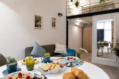 a table with plates of food on top of it at RM1 - Loft Valencia cómodos estudios dúplex cerca a la Avenida del Puerto in Valencia
