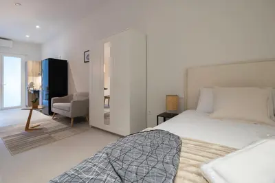 a bedroom with a bed and a living room at PM - Loft Valencia Espaciosos estudios con terraza cerca a las Artes y las Ciencias in Valencia