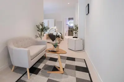a living room with a chair and a table at LO - Loft Valencia - Modernos y acogedores estudios cerca a las Artes y las Ciencias in Valencia