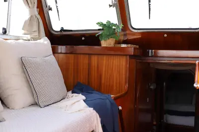 a room with a chair in the back of a boat at Xanquete in Valencia