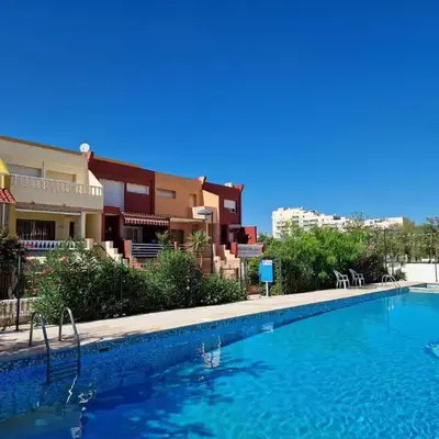 Casa con Barbacoa en Urbanización Privada
