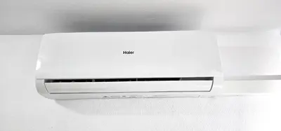 a white microwave oven sitting on top of a wall at Vacansis Apartamento Cullera Mar in Cullera