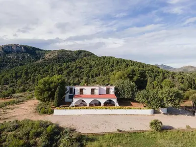a house in the middle of a mountain at El mirador de la Sonora in Artana