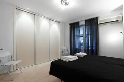 a bedroom with a black bed with towels on it at Apartamento Plaza Reina in Valencia
