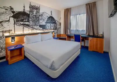 a hotel room with a bed and a desk at Hotel Sercotel Plana Onda in Onda