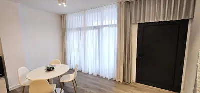 a room with a table and chairs and a large window at Vacansis Masamagrell Bajo Loft Tomas y Valiente in Masamagrell