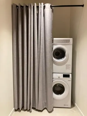 a curtain next to a washing machine and a washer at El Apartamento in Valencia