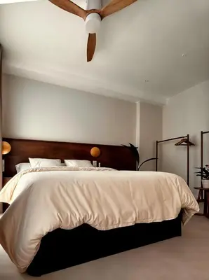 a bedroom with a bed with a ceiling fan at Pivote Flats-Playa A in Valencia
