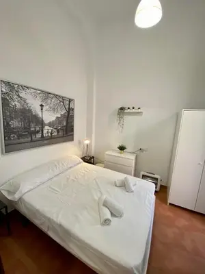 a bedroom with a bed with two towels on it at Alojamiento Familiar cerca de la Playa Valencia in Valencia