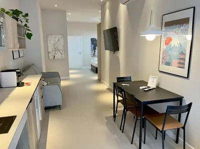 a kitchen and dining room with a table and chairs at Osito Hub - Colomer in Valencia