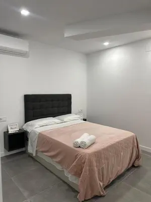 a bedroom with a bed with two towels on it at Alojamiento,Hospedaje centrico en valencia in Valencia