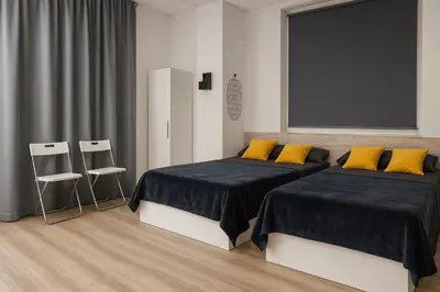 a bedroom with two beds and two chairs at Alojamiento, hospedaje para 6 personas in Valencia