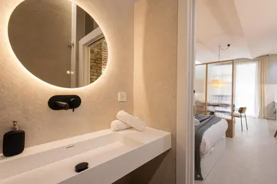 a bathroom with a sink and a mirror at FLORIT FLATS - Estudio de Diseño en el Corazón de Ruzafa in Valencia