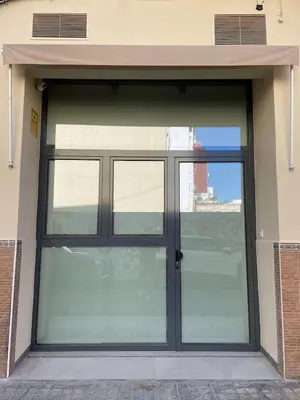 a large glass door in a building at Fabuloso apartamento en Ruzafa in Valencia