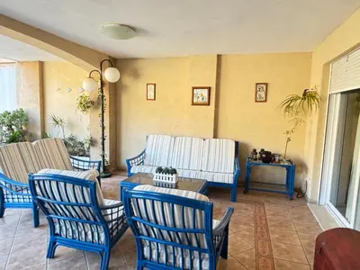 a living room with blue chairs and a couch at Bahia Park Résidence in Cullera