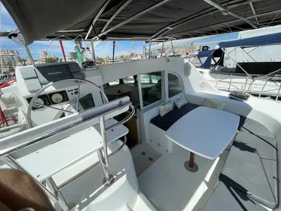 a view of the cockpit of a boat at Barco para dormir sobre el Mar in Valencia