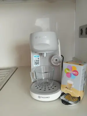 a white blender sitting on a counter next to a box at magníficas vistas in Valencia